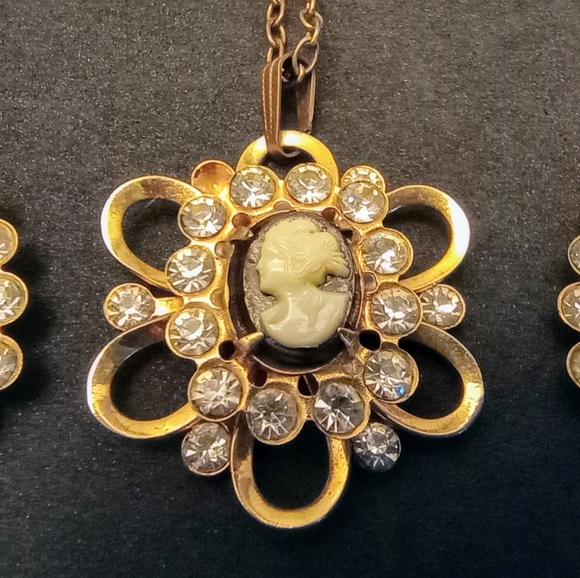 Vintage Black & White Cameo Necklace and Earrings Set - Picture 2 of 5